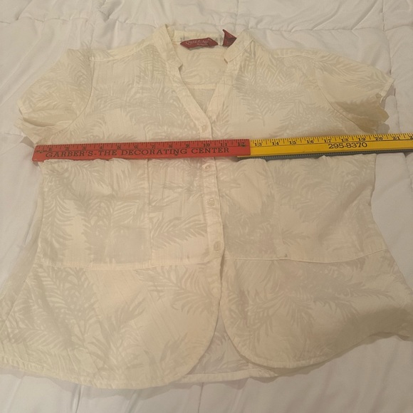 💥 $5 if bundled Medium White Semi Sheer Button Up Short Sleeve Blouse - Picture 10 of 11